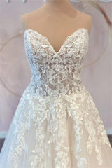 A-Line Sweetheart Strapless Floor-length Sleeveless Backless Appliques Lace Wedding Dress