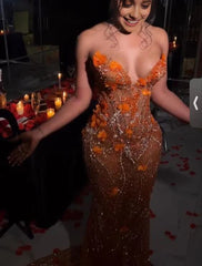 Hermoso vestido de noche de la sirena de la sirena de la sirena de la sirena del color naranja