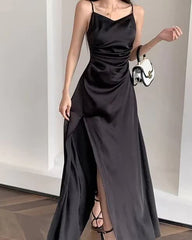 Ремінці спагетті Чорні сукні з атласними довгими випускними сукнями з щілиною