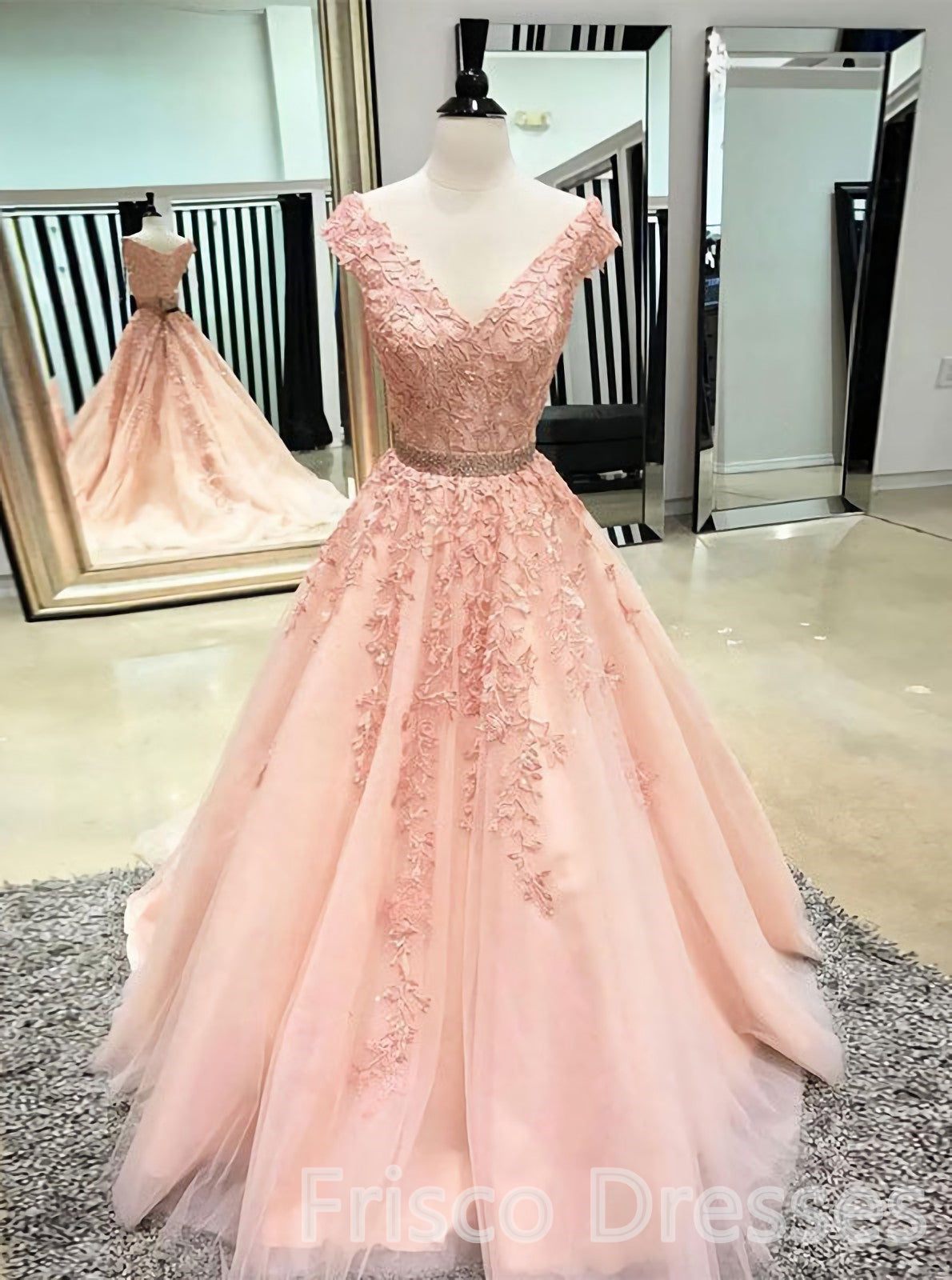 Homecomeing Dresses Long, Pink Sleeveless V Neck Tulle Lace Applique Long Prom Dresses