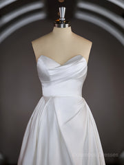 Weddings Dresses Lace Simple, A-Line/Princess Sweetheart Chapel Train Satin Wedding Dresses with Ruffles