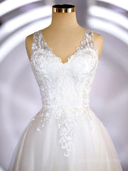 Wedding Dresses With Straps, A-Line/Princess V-neck Court Train Tulle Wedding Dresses with Appliques Lace