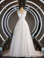 Wedding Dresses Train, A-Line/Princess V-neck Court Train Tulle Wedding Dresses with Appliques Lace