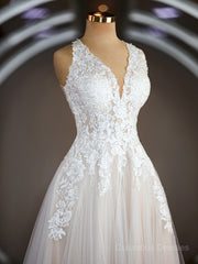 Wedding Dress Boutiques Near Me, A-Line/Princess V-neck Court Train Tulle Wedding Dresses with Appliques Lace
