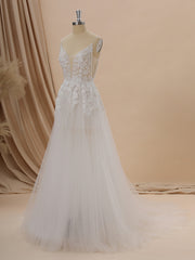 Wedding Dress Outlet, A-line Tulle V-neck Appliques Lace Chapel Train Wedding Dress