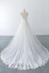 Wedding Dresses Vintag, Amazing Long A-line V-neck Ruffle Appliques Tulle Wedding Dress