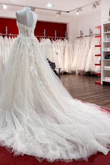 Wedding Dresses Outlet, Beautiful Long A-line Strapless Tulle Ivory Wedding Dress with Appliques Lace
