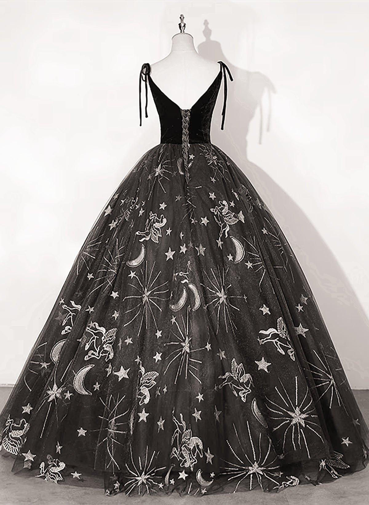 Prom Dresses 00, Black Ball Gown Floral V-neckline Straps Sweet 16 Dress, Black Tulle Formal Dress