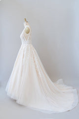 Wedsing Dress Styles, Elegant Long A-line V-neck Appliques Lace Tulle Backless Wedding Dress