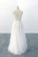 Wedsing Dress Simple, Elegant Long  A-line V-neck Appliques Tulle Backless Wedding Dress