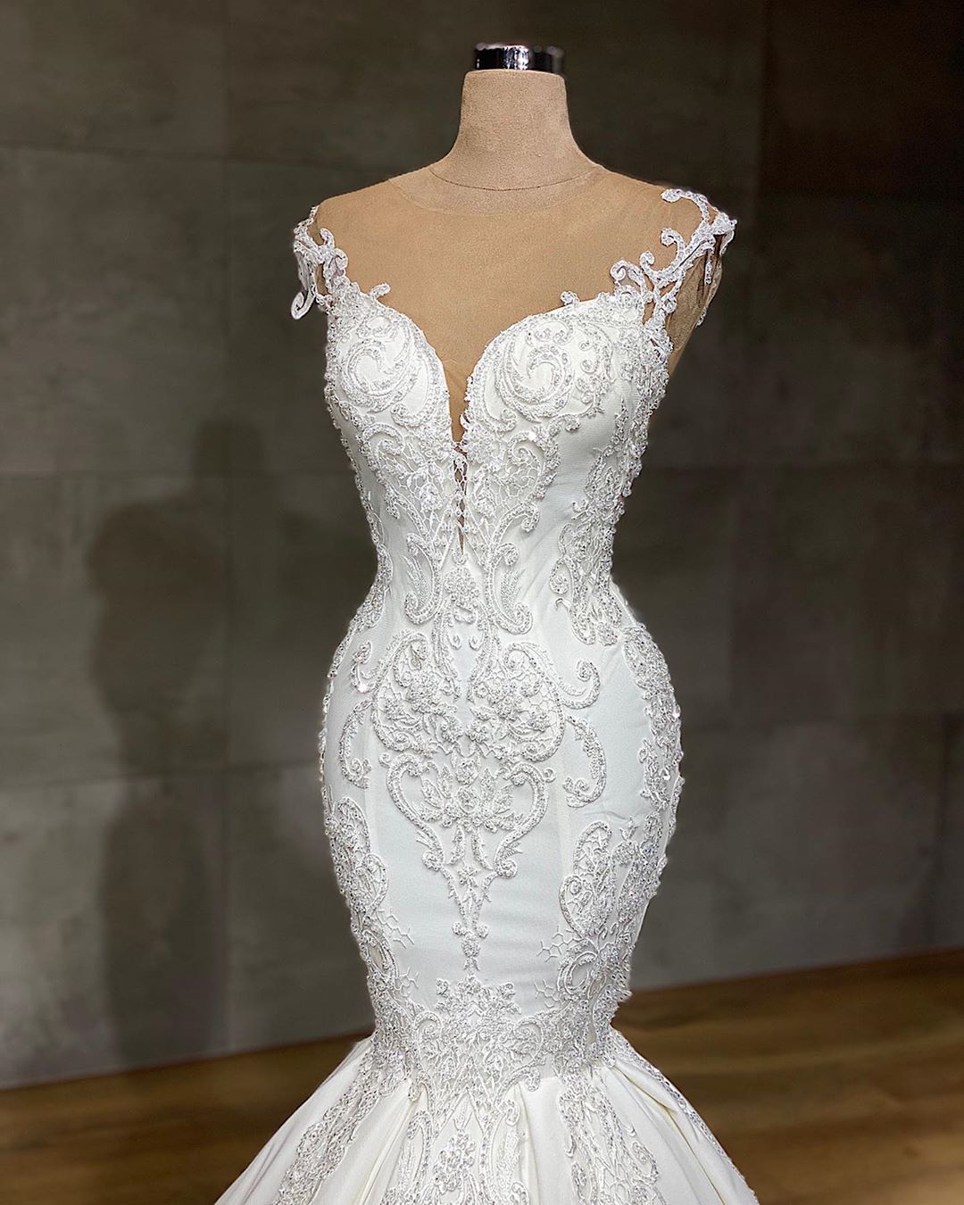 Wedding Dress Brides, Exquisite Long Lace V-neck Sleeveless Mermaid Wedding Dresses