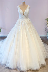 Wedding Dresses Vintage Bohemian, Gorgeous Long A-Line Tulle Wedding Dress With Appliques Lace