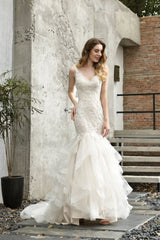 Wedding Dresses Vintage Lace, Ivory Mermaid Tulle Lace Appliques V-neck Wedding Dresses with Cascading Ruffles