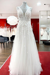 Wedding Dress With Covered Back, Long A-line Sleeveless Tulle Lace Appliques Open Back Wedding Dresses