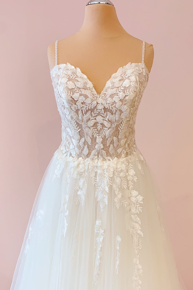 Wedding Dresses For Beach Wedding, Long A-Line Sweetheart Tulle Appliques Lace Wedding Dress