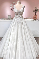 Wedding Dresses Shoes, Long A-line V-neck Appliques Lace Backless Tulle Ruffles Wedding Dress