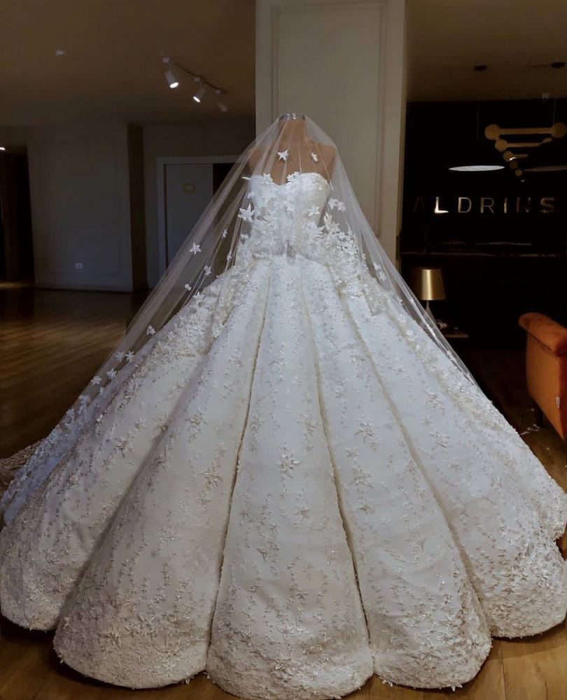 Wedding Dress Ballgown, Luxurious Strapless Lace Appliques Beading Sleeveless Ball Gown Wedding Dress