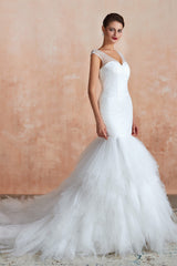 Wedding Dress Websites, Multi-Tiered Lace-Up Mermaid Wedding Dresses with Chapel Train
