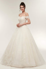 Wedding Dresses No Sleeves, Off-shoulder Sweetheart A-line Lace-up Floor Length Lace Appliques Wedding Dresses