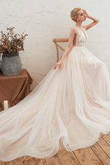Wedding Dressed Boho, Round Neckline Sleeveless A-line Lace Up Sweep Train Lace Appliques Wedding Dresses