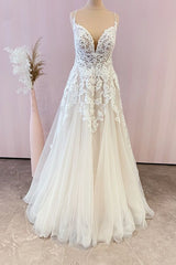 Wedding Dresses Outfit, Stunning Long A-Line Spaghetti Straps Appliques Lace Tulle Wedding Dress