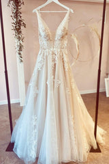 Wedding Dresses Beautiful, Stunning Long A-Line V-neck Tulle Floral Lace Wedding Dress