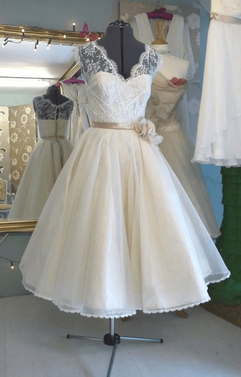 Wedding Dresses Shapes, Tea Length Antique Wedding Dress 1950's Vintage Wedding Dress Retro