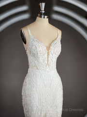 Wedding Dress Boutique, Trumpet/Mermaid V-neck Cathedral Train Tulle Wedding Dresses with Appliques Lace