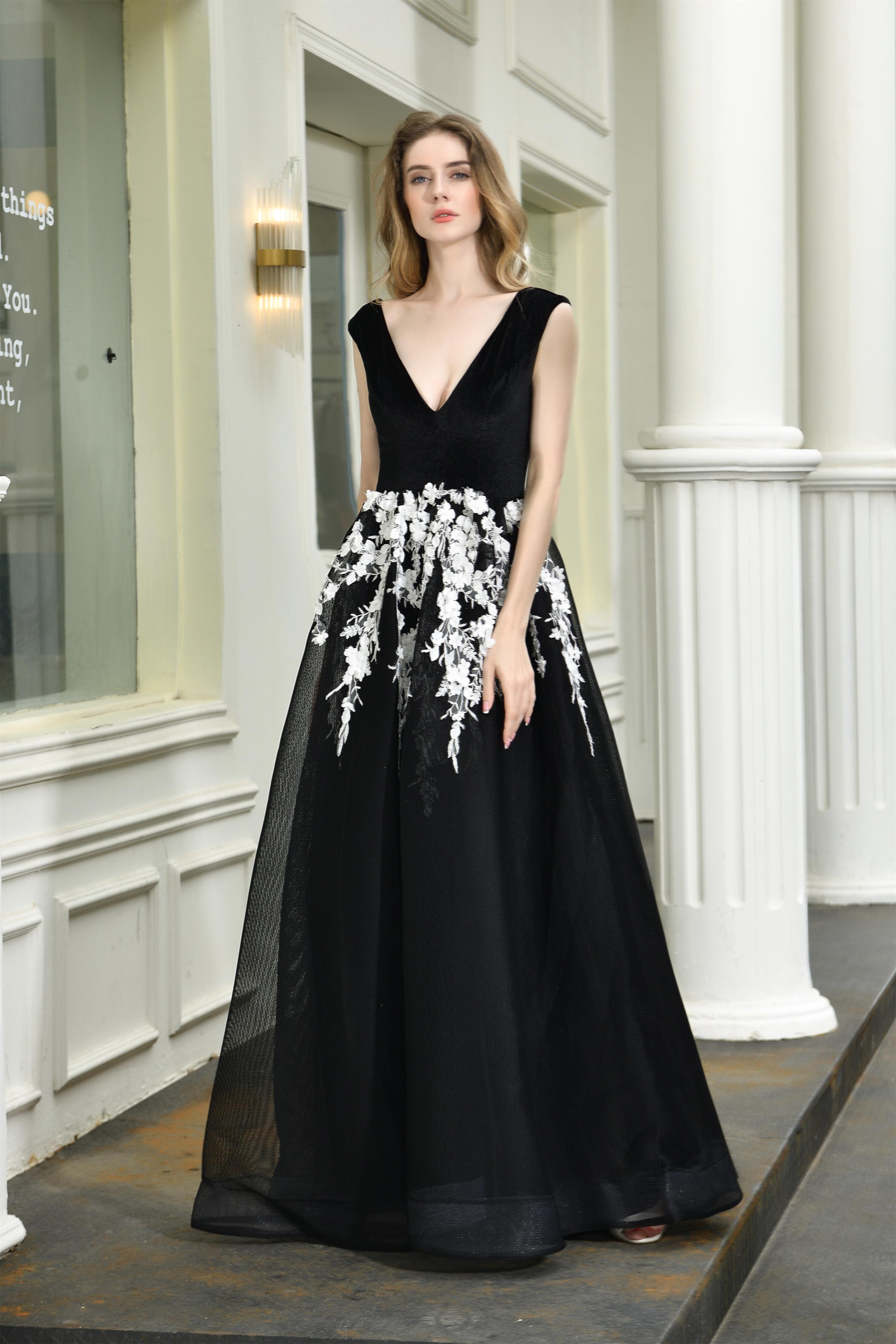 Bridesmaid Dresses Color Palettes, V Neck A-Line Tulle Floor Length Black Prom Dresses with Appliques