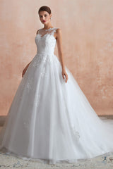 Wedding Dress Accessories, White Ball Gown Tulle Lace Appliques Sweetheart Sequins Wedding Dresses