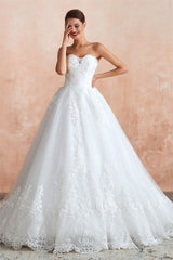 Wedding Dress Near Me, White Ball Gown Tulle Lace Appliques Sweetheart Sequins Wedding Dresses