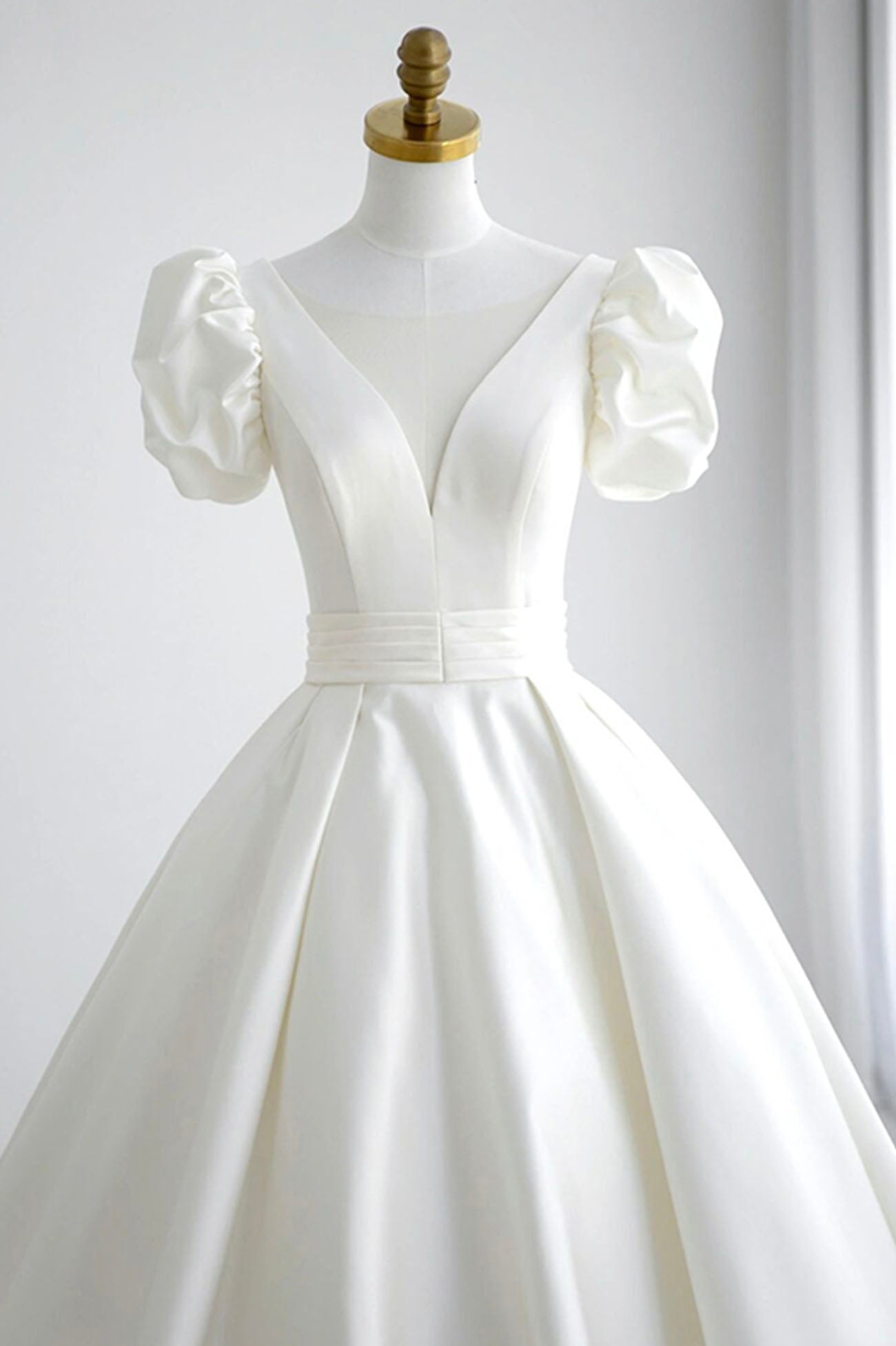 Homecomming Dresses With Sleeves, White V-Neck Satin Long Prom Dress, A-Line Short Sleeve Formal Dress